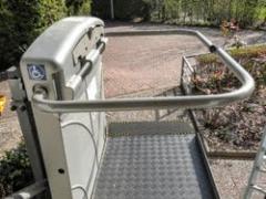 Platformlifts for wheelchair users – 