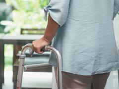 Rollator: Die praktische Gehhilfe für
