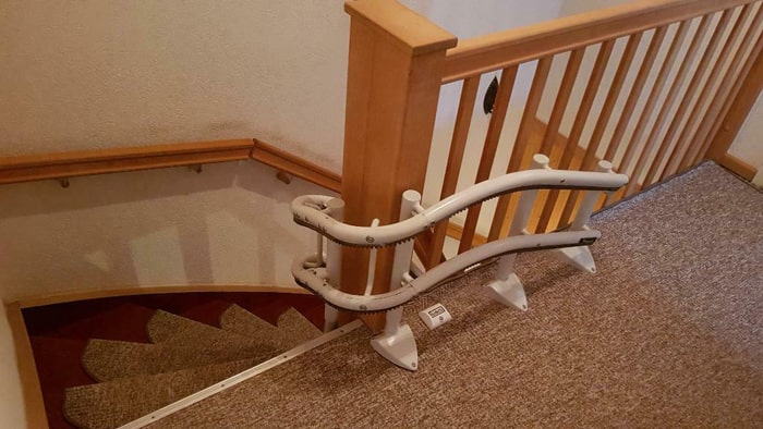 Ansicht Treppenlift und Seitengelaender