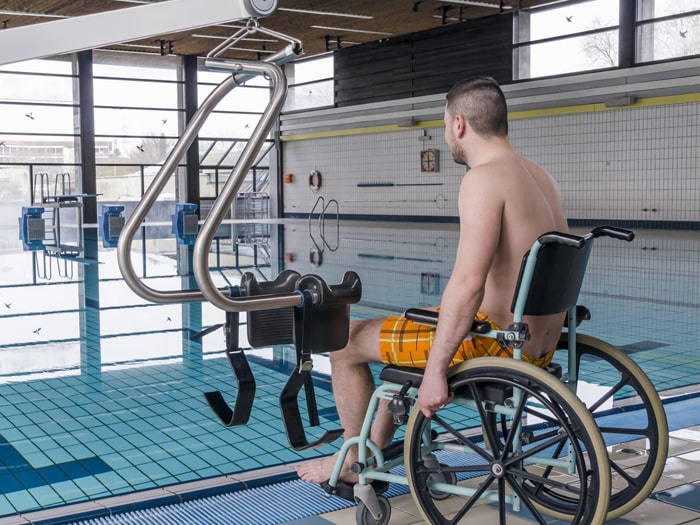 Deckenlift fuer Schwimmbad