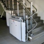 Lifting platform for wheelchair on straight stairs