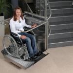 Platform lift for curved stairs