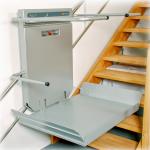 Plattformlift an gerader Treppe