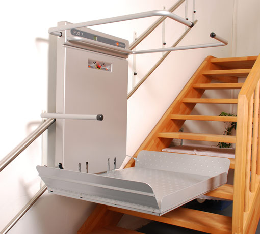 Platform lift for straight staircase