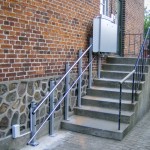Rollstuhllift Aussen an gerader Treppe