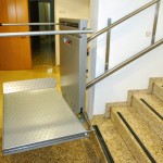 Treppenlift für Rollstuhl im Innenbereich