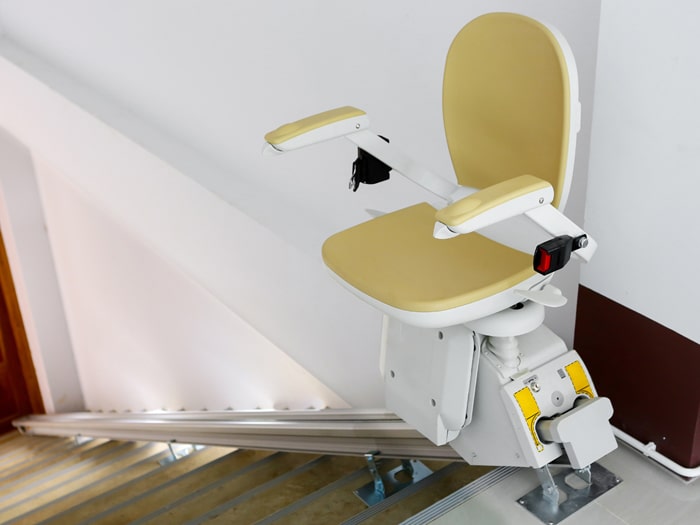 Treppenlift gelber Bezug