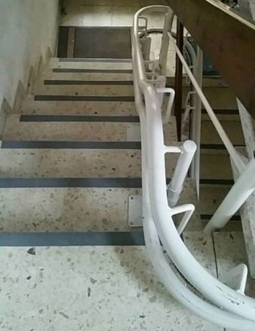 treppenlift schiene steintreppe
